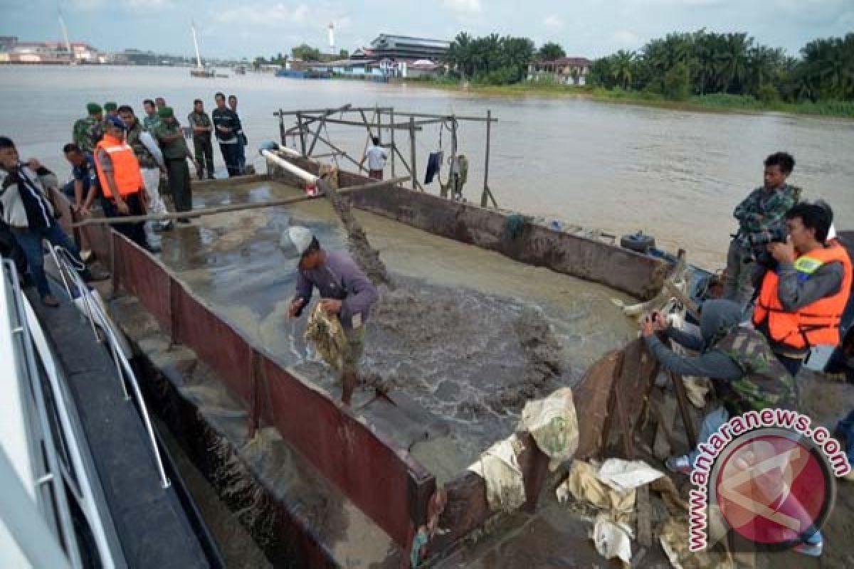 Masyarakat galang dana tangani erosi sungai Aceh Selatan