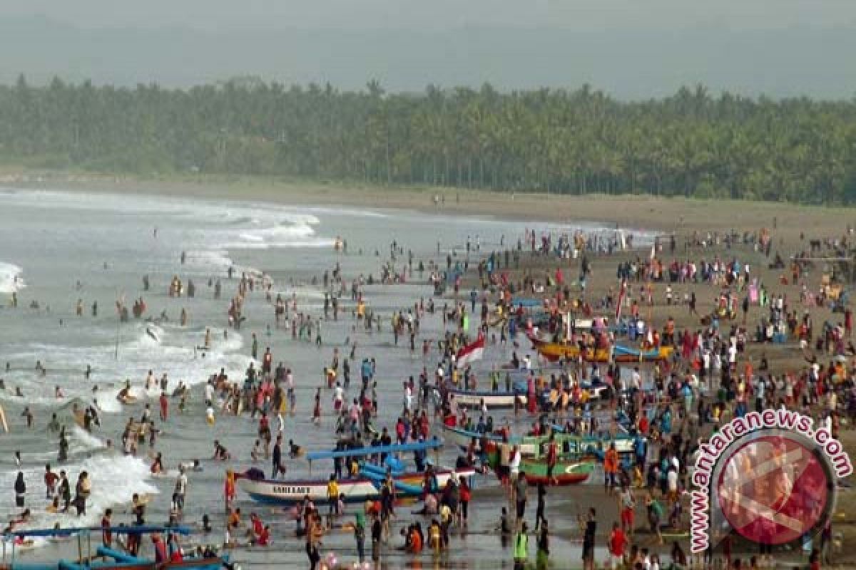 Pangandaran dipenuhi wisatawan Jabar dan Jateng