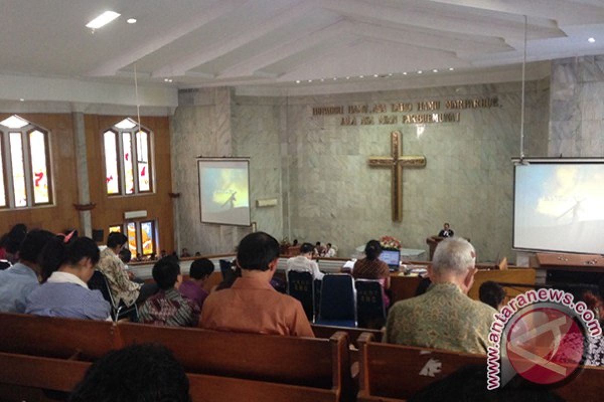 Seribu jemaat HKBP Rawamangun ikuti misa Batak