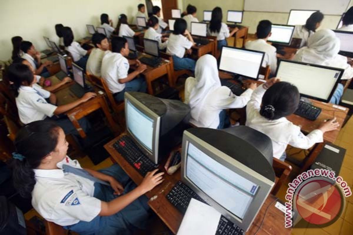 6.000 siswa kota malang ikuti UN berbasis komputer