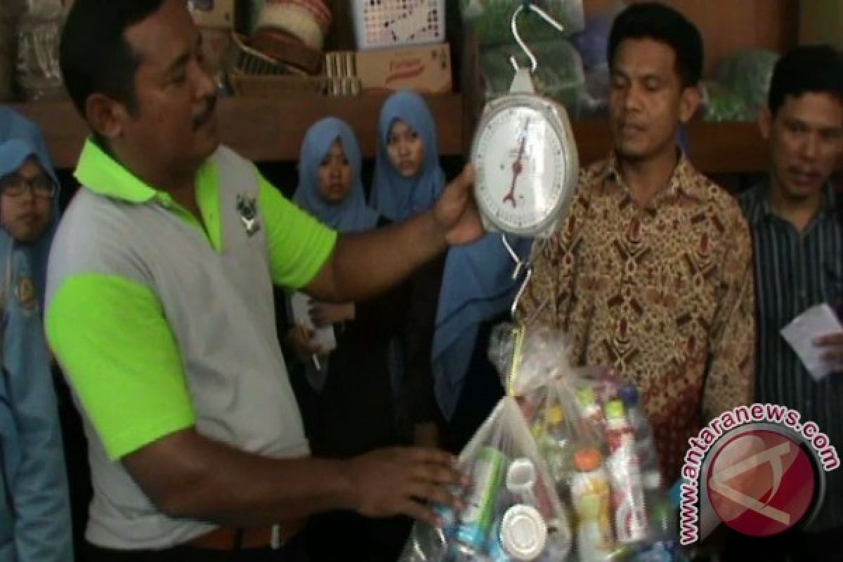 Usaha penampungan barang bekas di Palembang diminati 