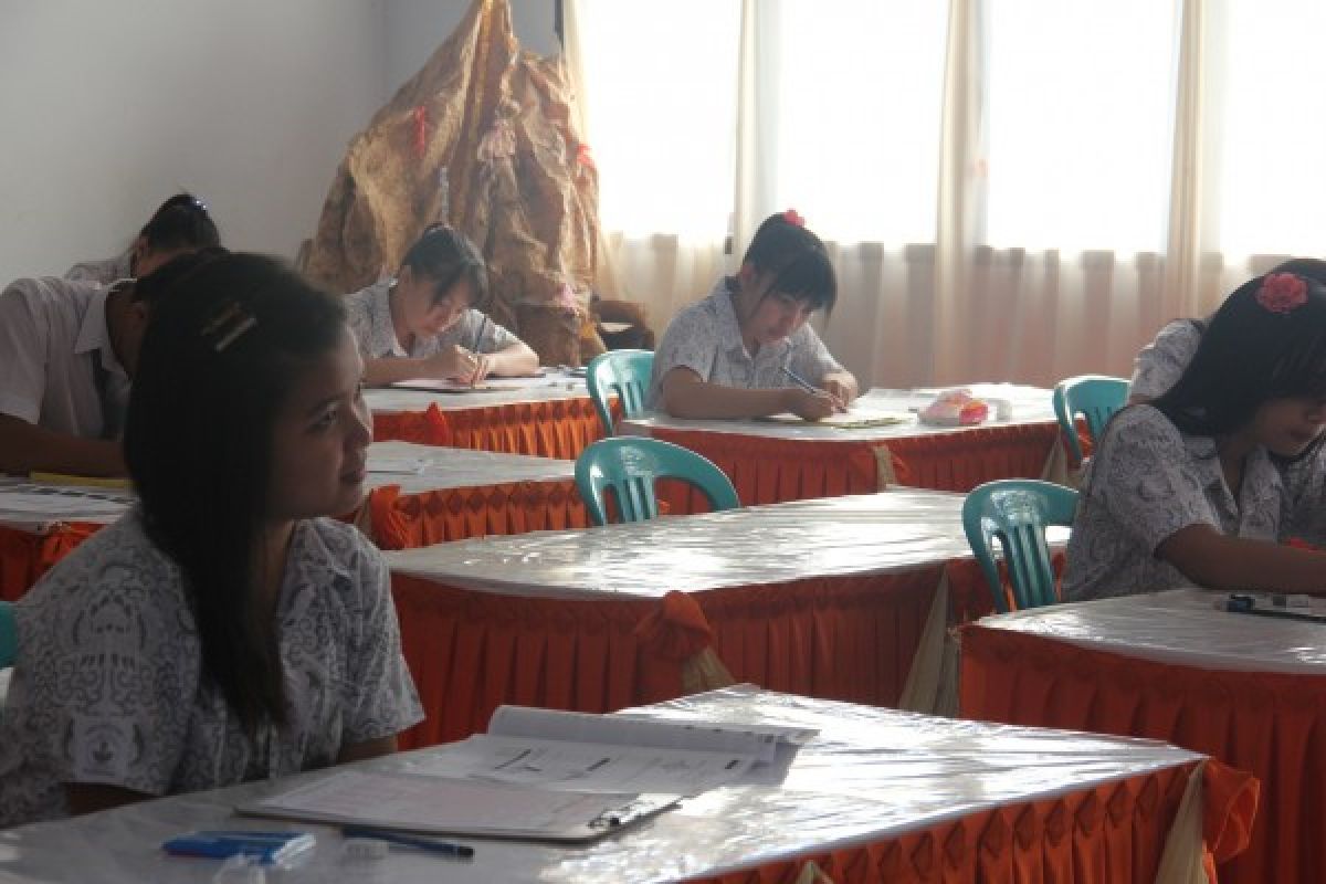 Ratusan warga Manado ujian paket C