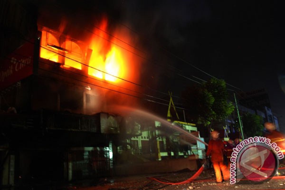 Gedung BTPN cabang Purwokerto ludes terbakar