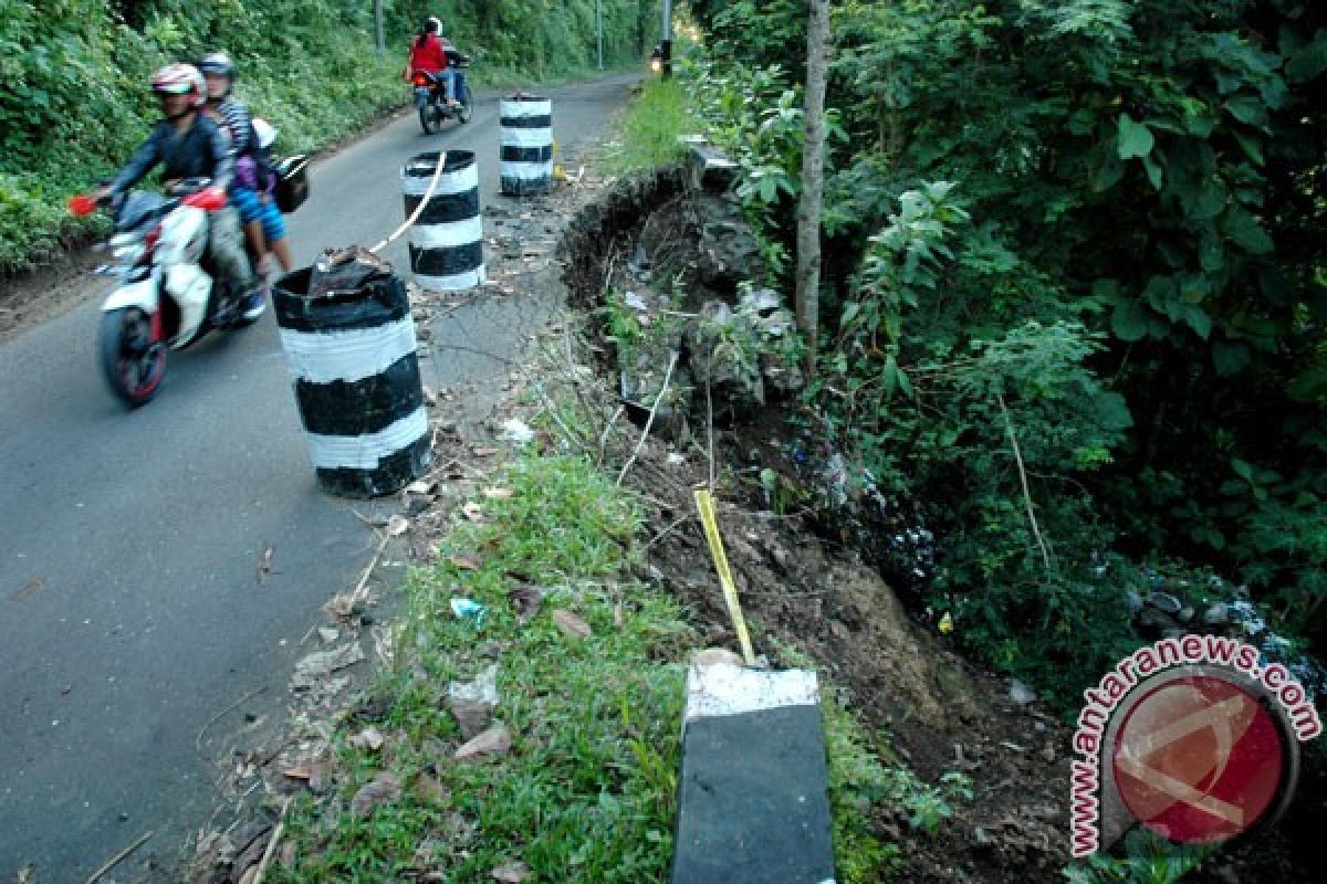 Dalam kondisi meninggal, korban longsor di Semarang ditemukan tim SAR