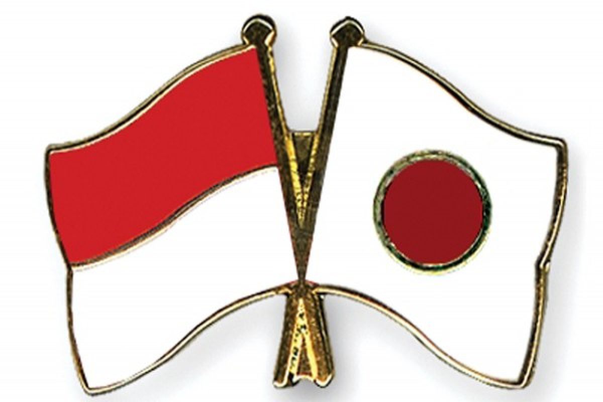 Japan confers awards on two figures in E Java