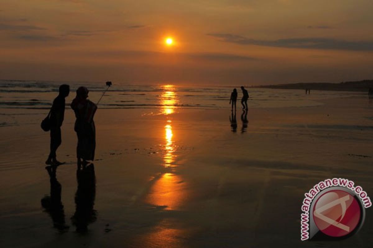 Ribuan warga kunjungi Pantai Parangtritis jelang Ramadhan
