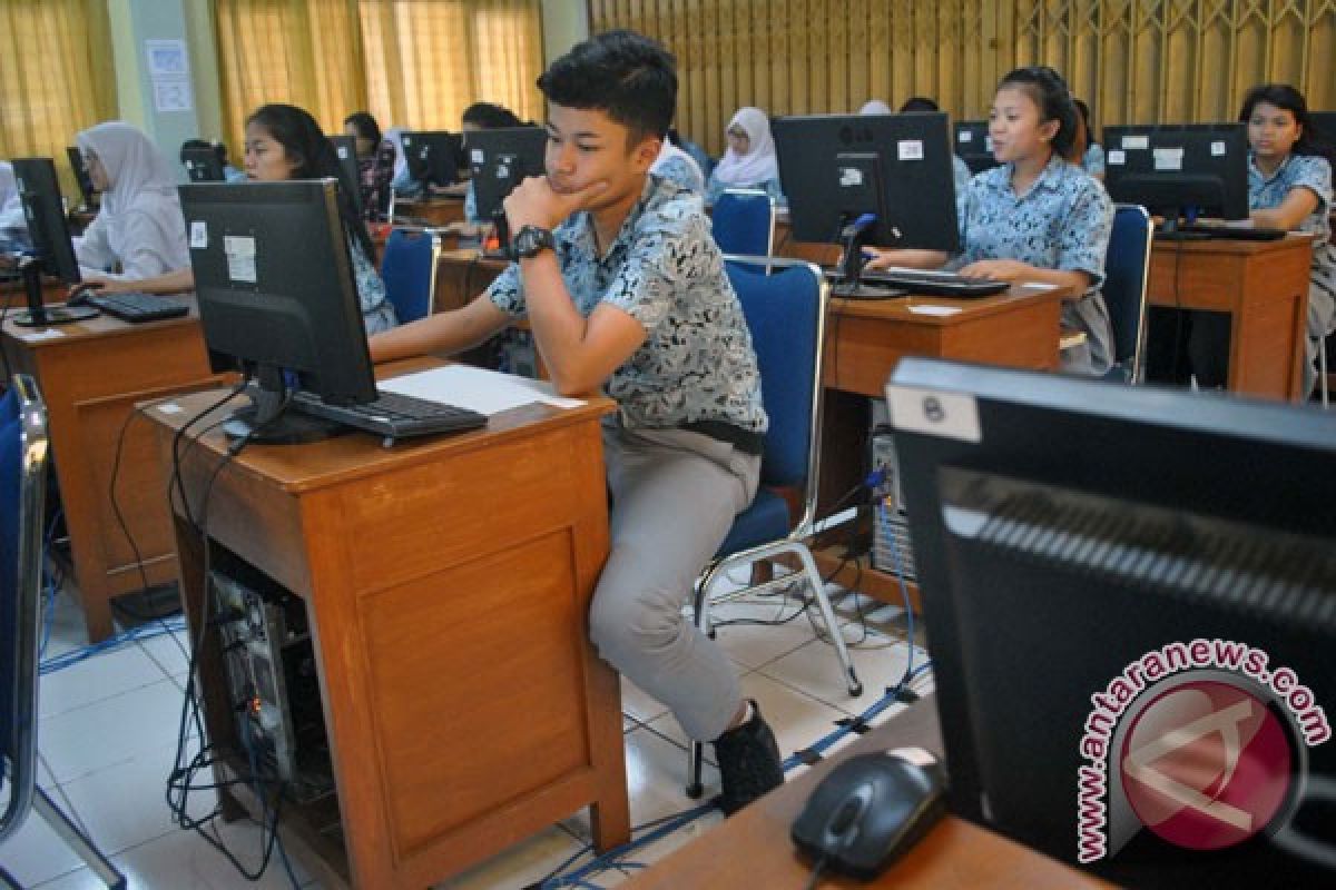 Sebagian sekolah di Minahasa Tenggara batal UN berbasis komputer