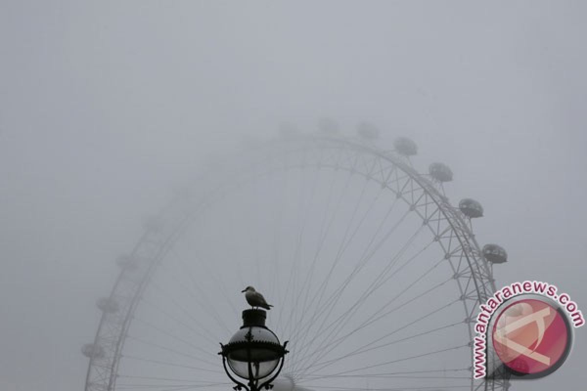 Turis tertahan di wahana setinggi 135 meter saat serangan London