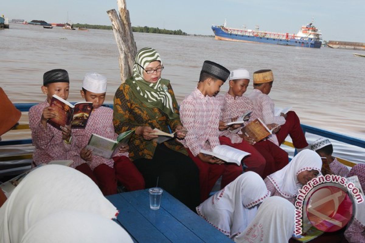 Ada pendongeng di mobil perpustakaan keliling Banjarmasin