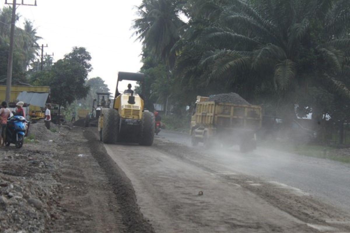 Warga Dharmasraya Butuh Penbangunan Jalan ngkar Nagari