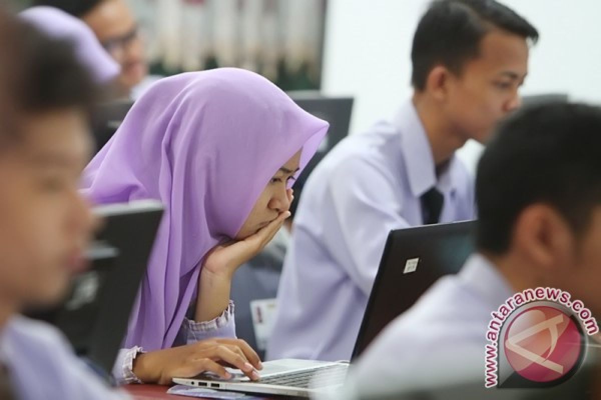 No SMP Carries Out Online Exam in Banjarmasin