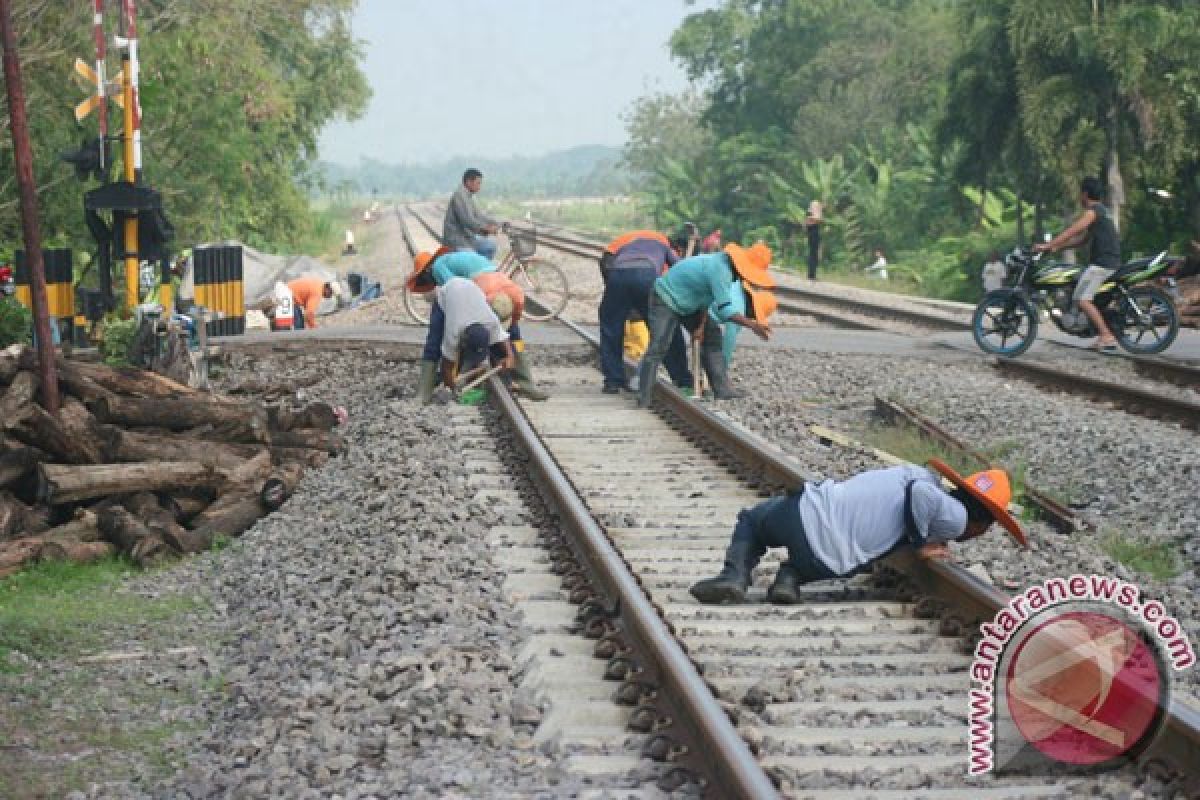 KAI Purwokerto kebut perbaikan perlintasan sebidang