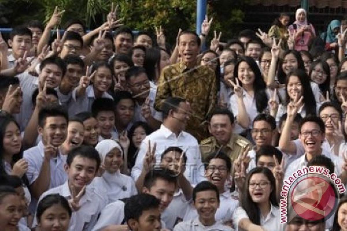 Jokowi Tinjau Ujian Nasional, Pelajar Minta 