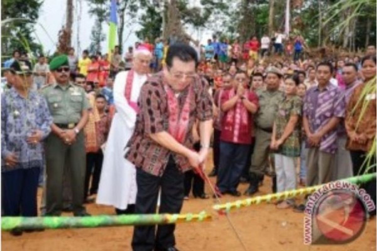 Gereja Katolik Santo Dionisius Paroki Sungai Ayak Diresmikan