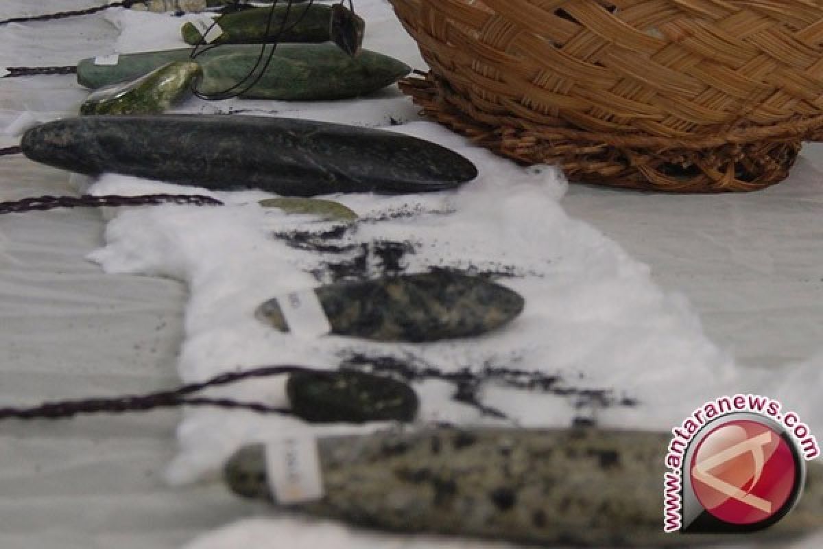 Kapak batu Sentani terancam punah dijadikan batu-akik