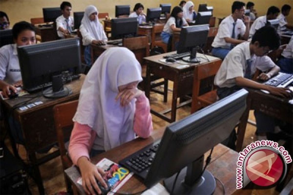 Mendikbud: UNBK Tidak Dipungut Biaya