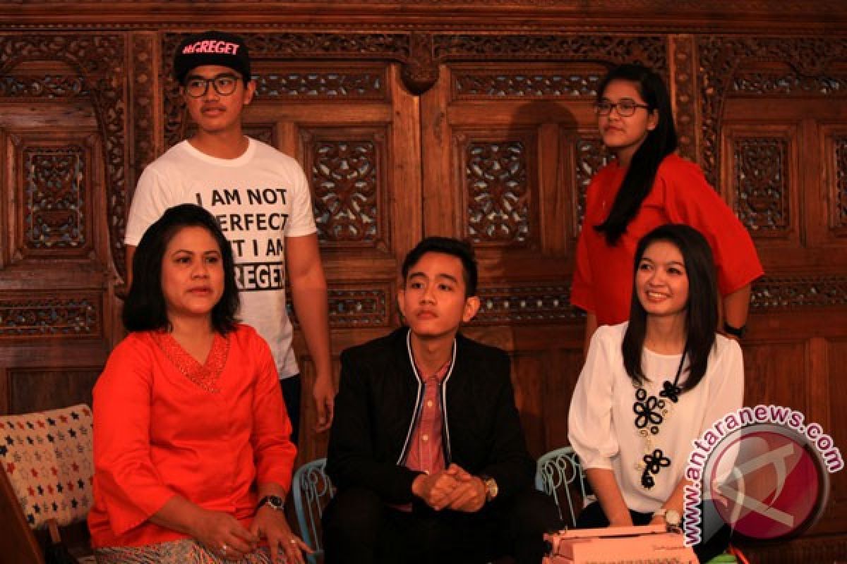 Iriana Jokowi kenalkan calon menantunya