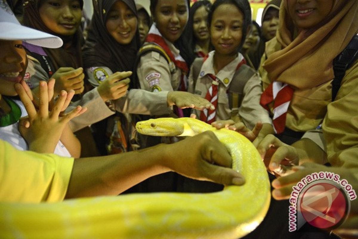 Sioux edukasi tentang ular di 12 kota