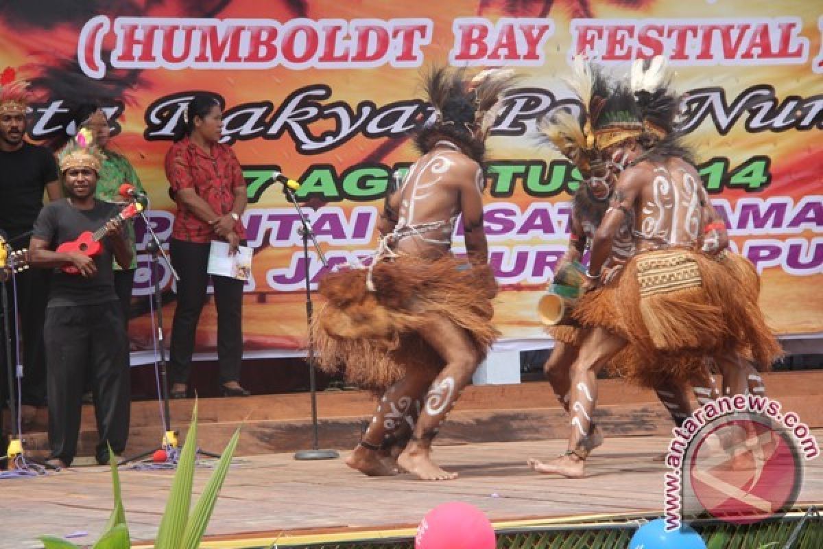 Festival Teluk Humbolt disesuaikan dengan tema nasional