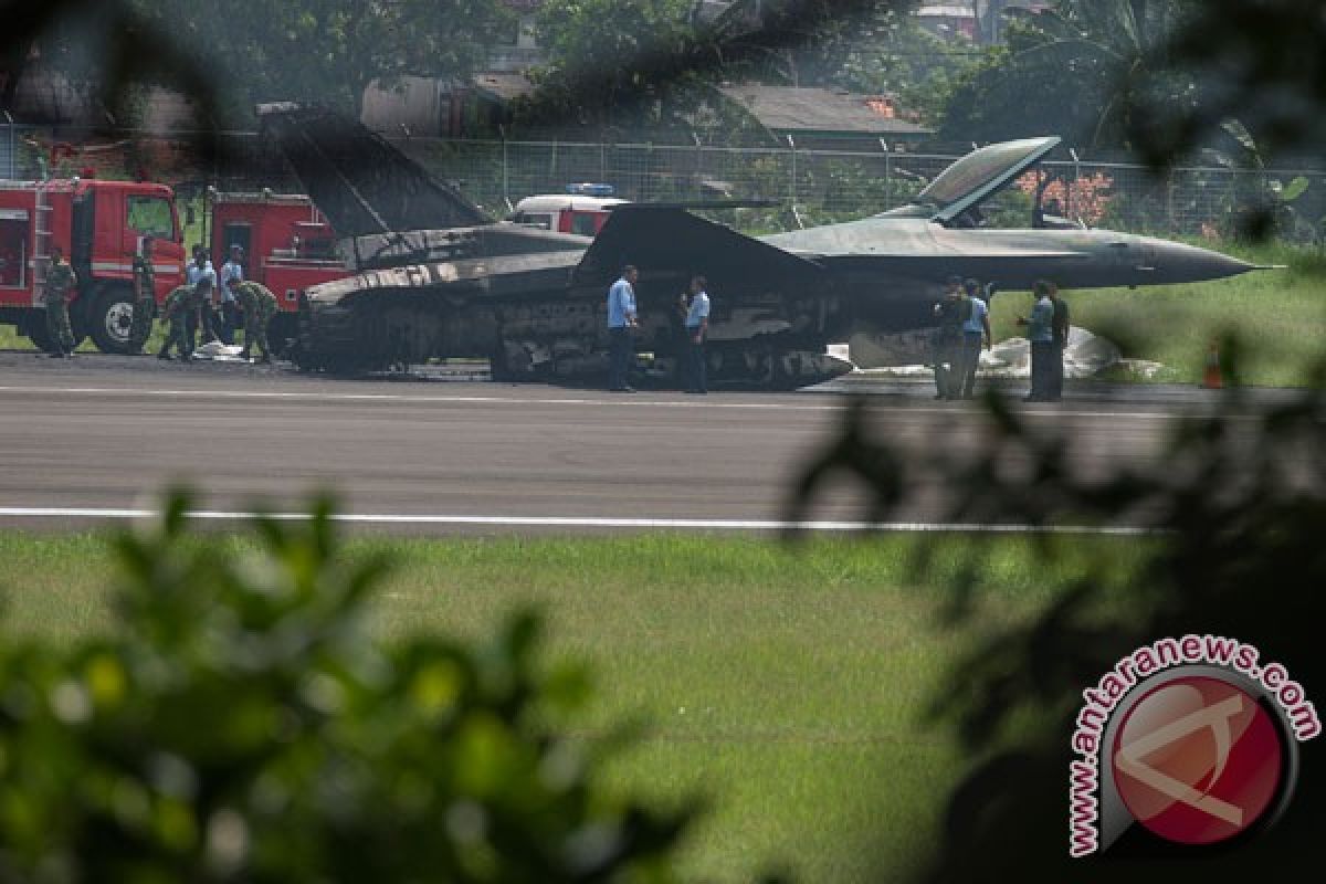 Indonesian pilot survives after F-16 fails to take off