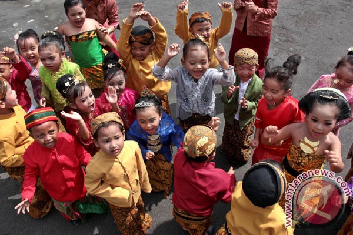 Kartini bukan soal sanggul dan kebaya