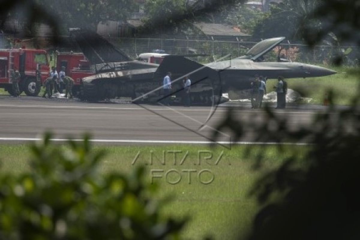Pesawat F-16 Gagal Take Off Terbakar
