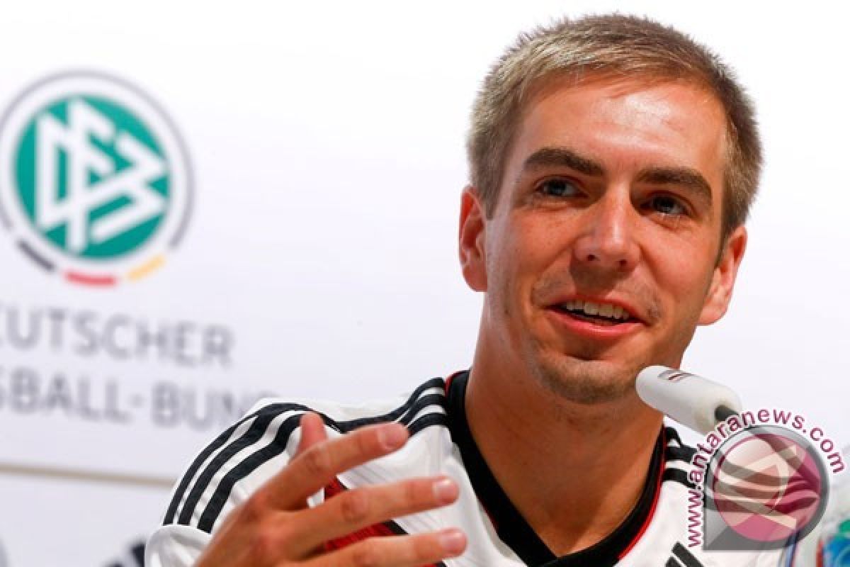 Kapten Bayern Lahm Akan Pensiun Akhir Musim Ini