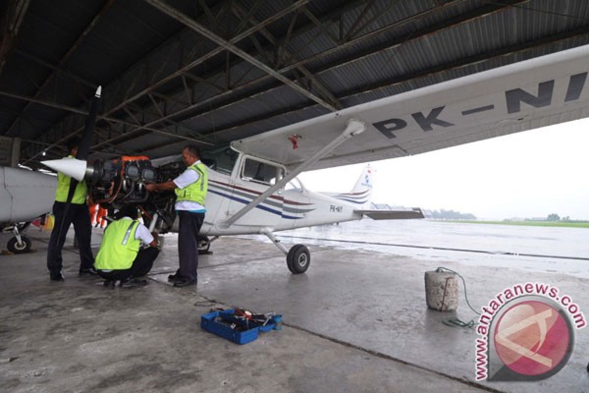 Pesawat latih mendarat darurat di Mataram