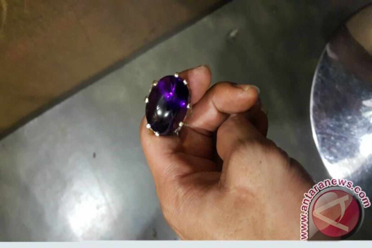 Kecubung Ketapang Jawara di Equator Gemstone