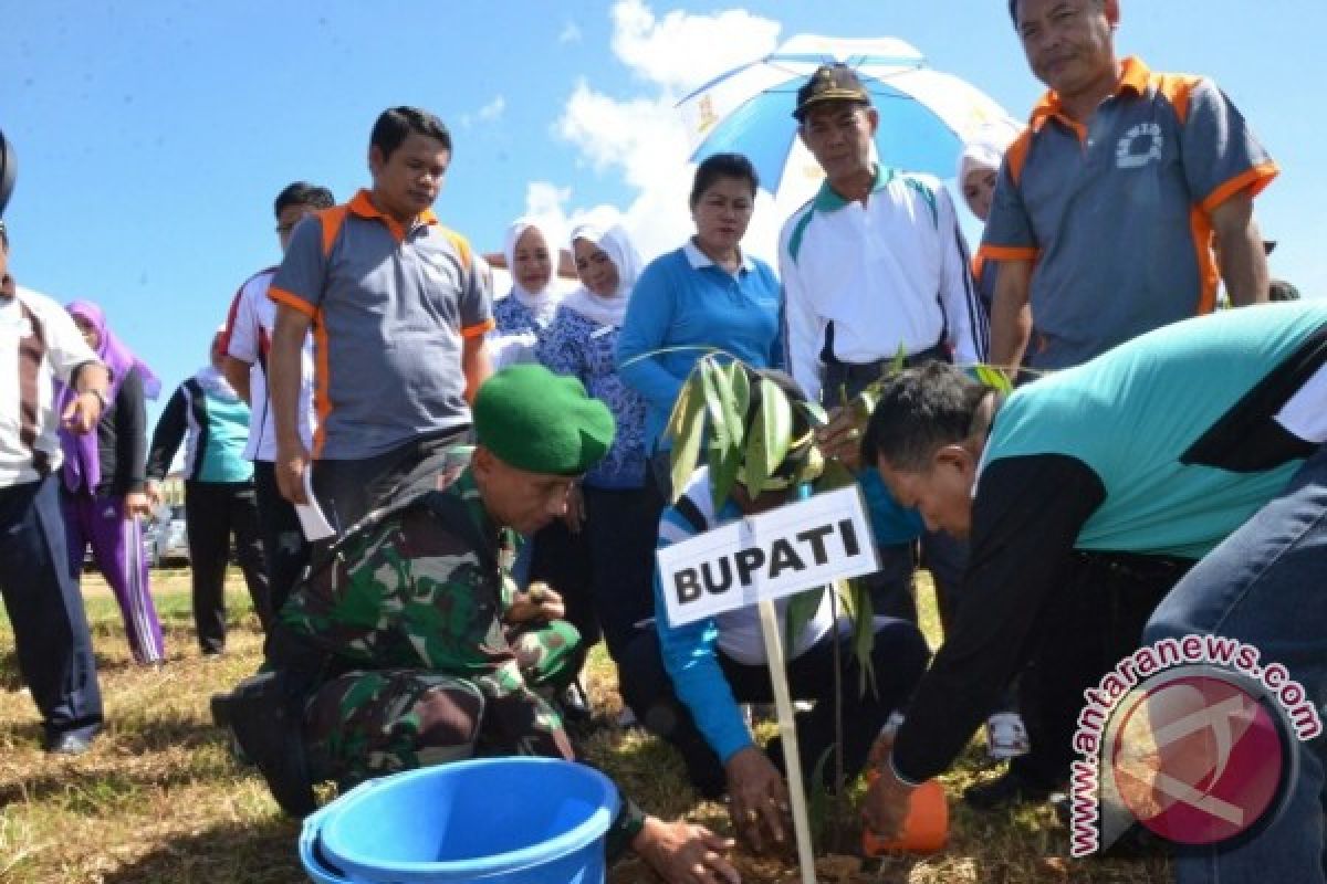 Bupati Gorontalo Utara Imbau Warga Tanam Pohon 