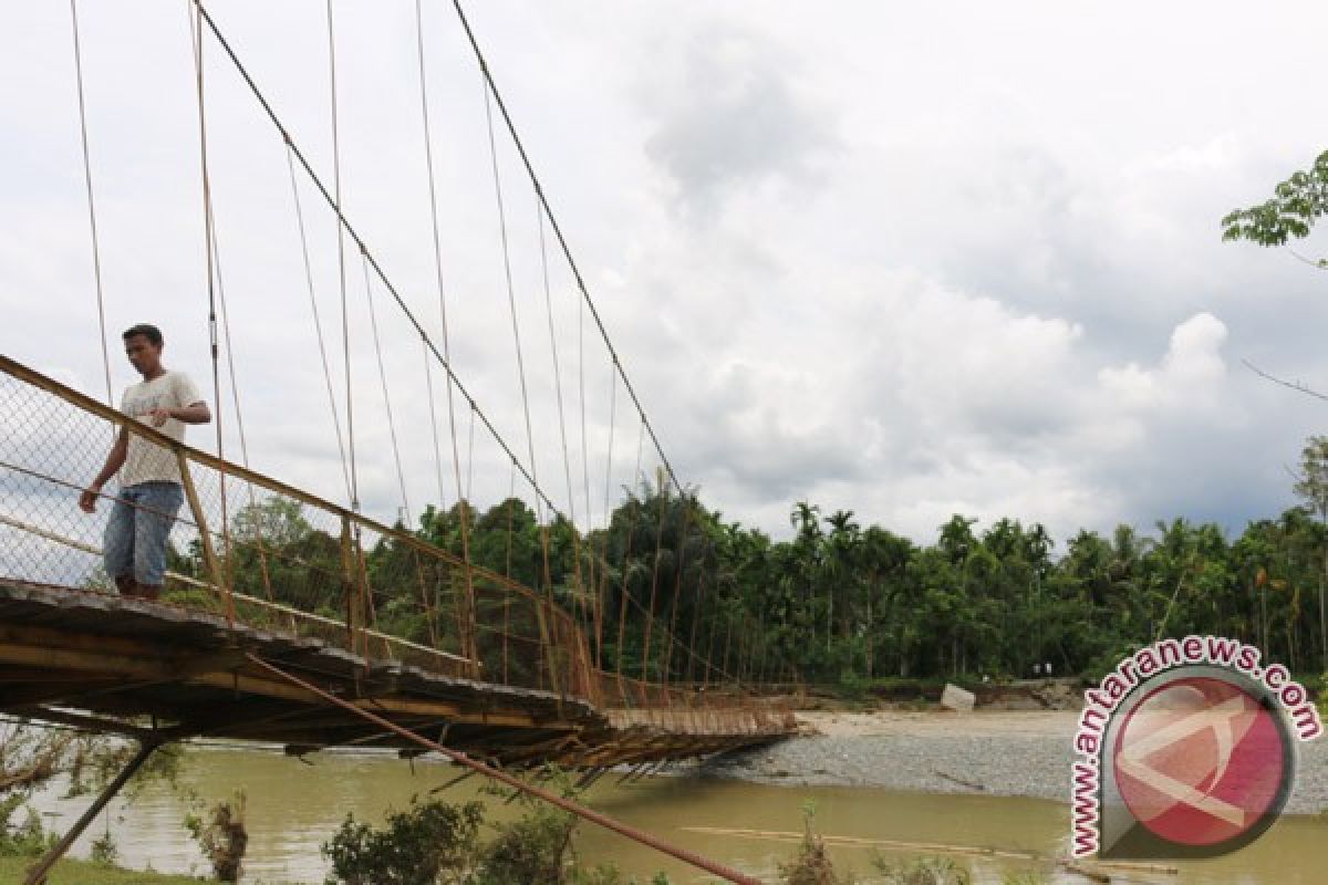 Jembatan Putus Dua Gampong di Aceh Tengah Terisolir