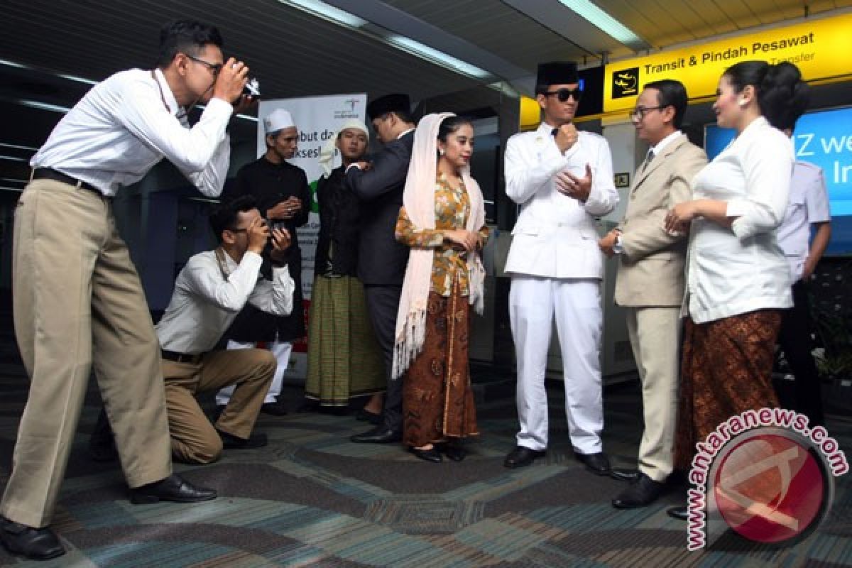 "Para tokoh KAA 1955" sambut penumpang di  Bandara Soekarno-Hatta