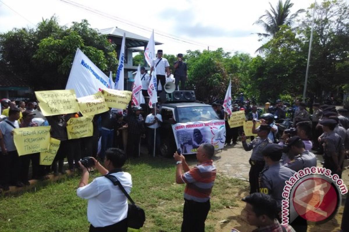 Petani Sawit Demo Jelang PN Ketapang Putuskan Vonis Budiono Tan