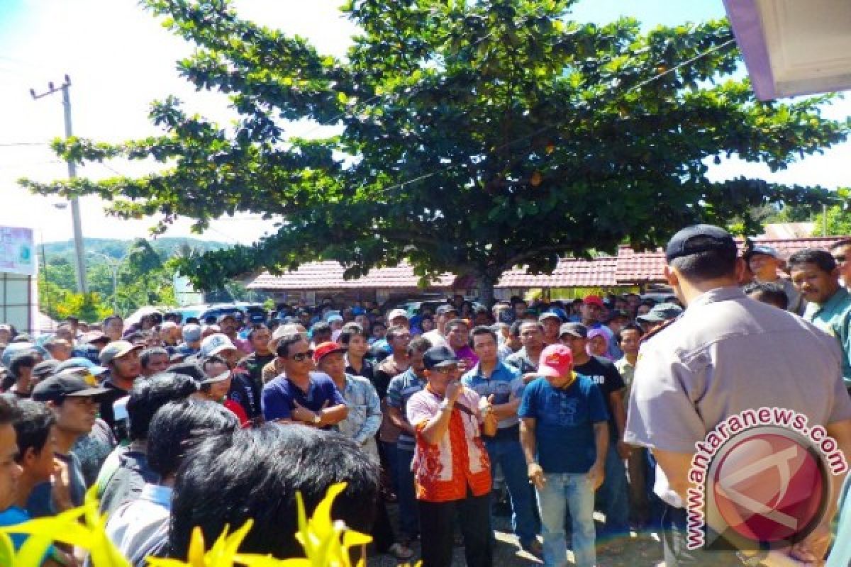 Ratusan Warga Batu Kajang Gelar Unjuk Rasa