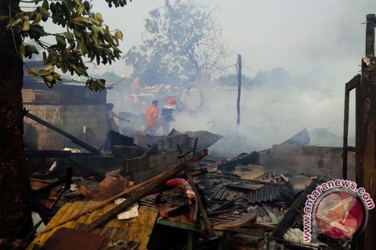 Puluhan Bangunan TPS Liar Jatibening Ludes Terbakar