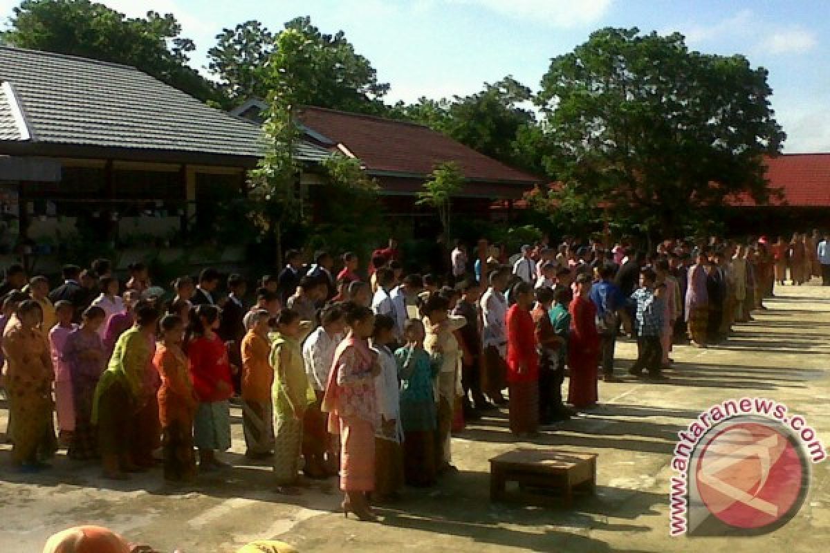 Siswa Landak Rayakan Hari Kartini Secara Sederhana