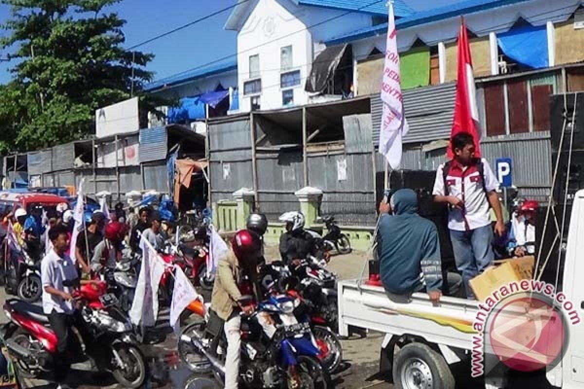 Ratusan pedagang Majene demo terkait menjamurnya swalayan 