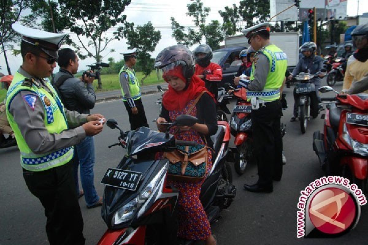 Operasi simpatik Polres Mataram tilang 557 pengendara
