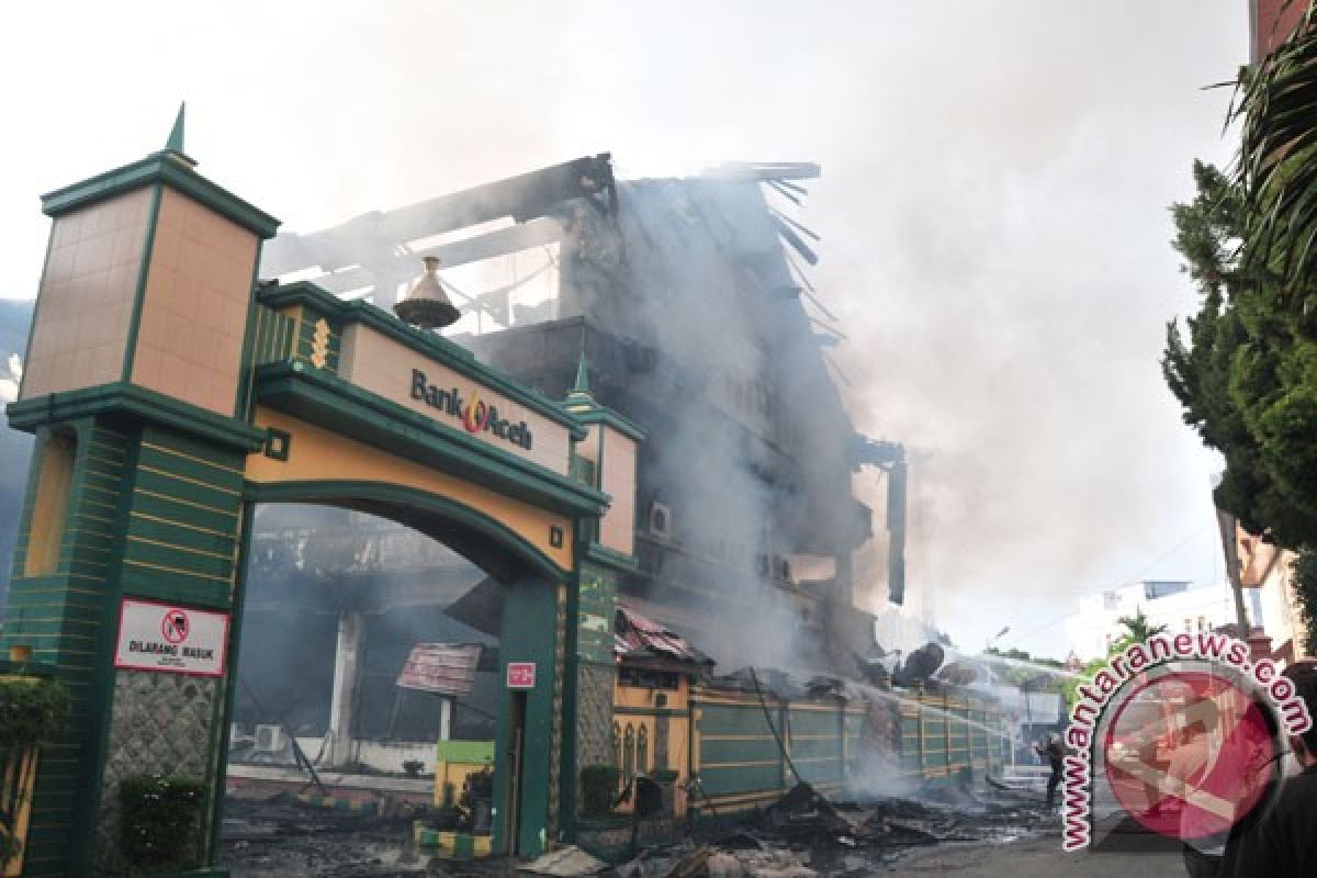 Kantor pusat Bank Aceh terbakar, seluruh dokumen ludes