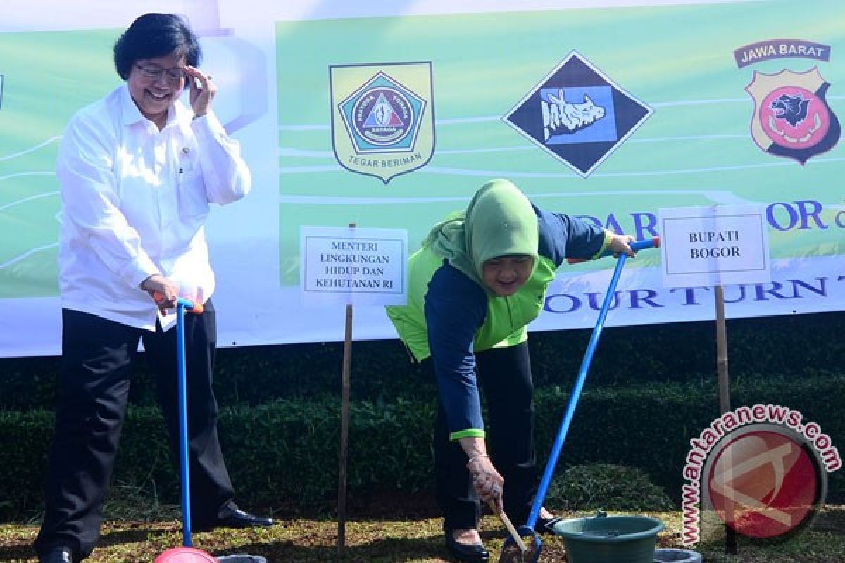 Mahasiswa Bogor buat 1.000 lubang biopori