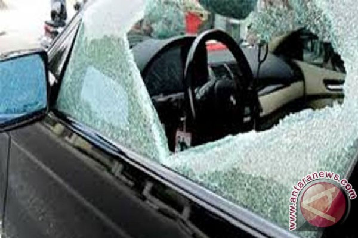 Pencuri Pecahkan Kaca Mobil Pengusaha SPBU