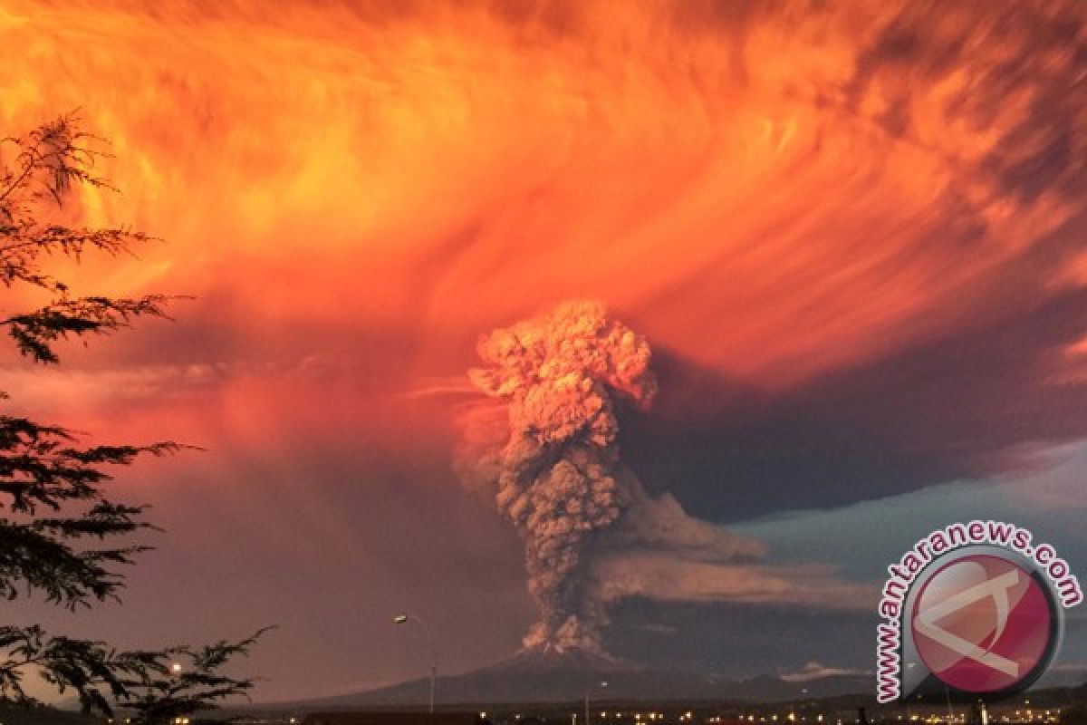 Gunung Calbuco meletus, Chile ungsikan ribuan orang