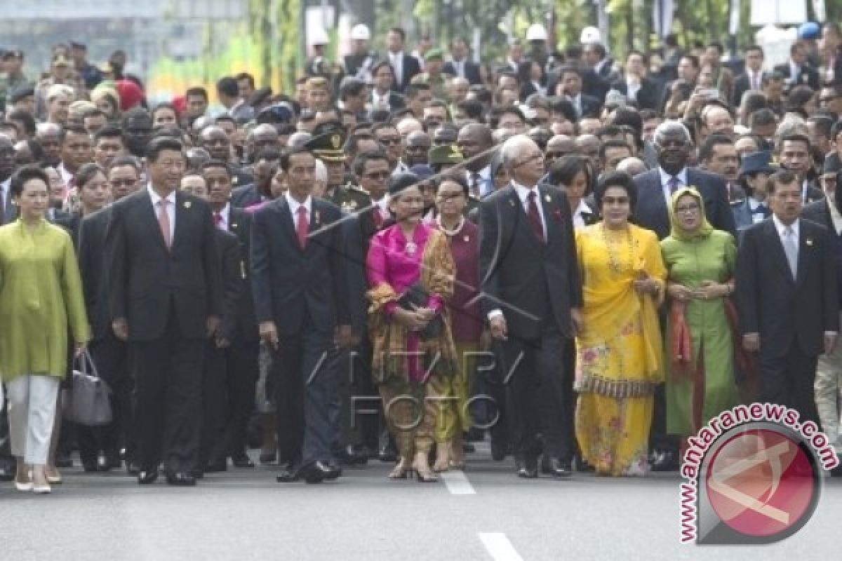 KAA 2015 : Meriahnya prosesi napak  tilas KAA di Bandung 