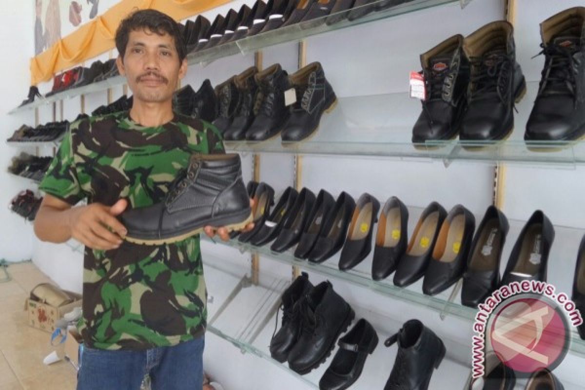 Sulaiman, Perajin Sepatu yang Sukses dari Pangkalan Bun