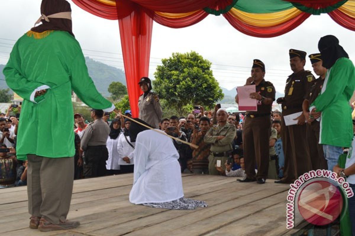 Sepasang Pelaku Khalwat Dicambuk di Bener Meriah