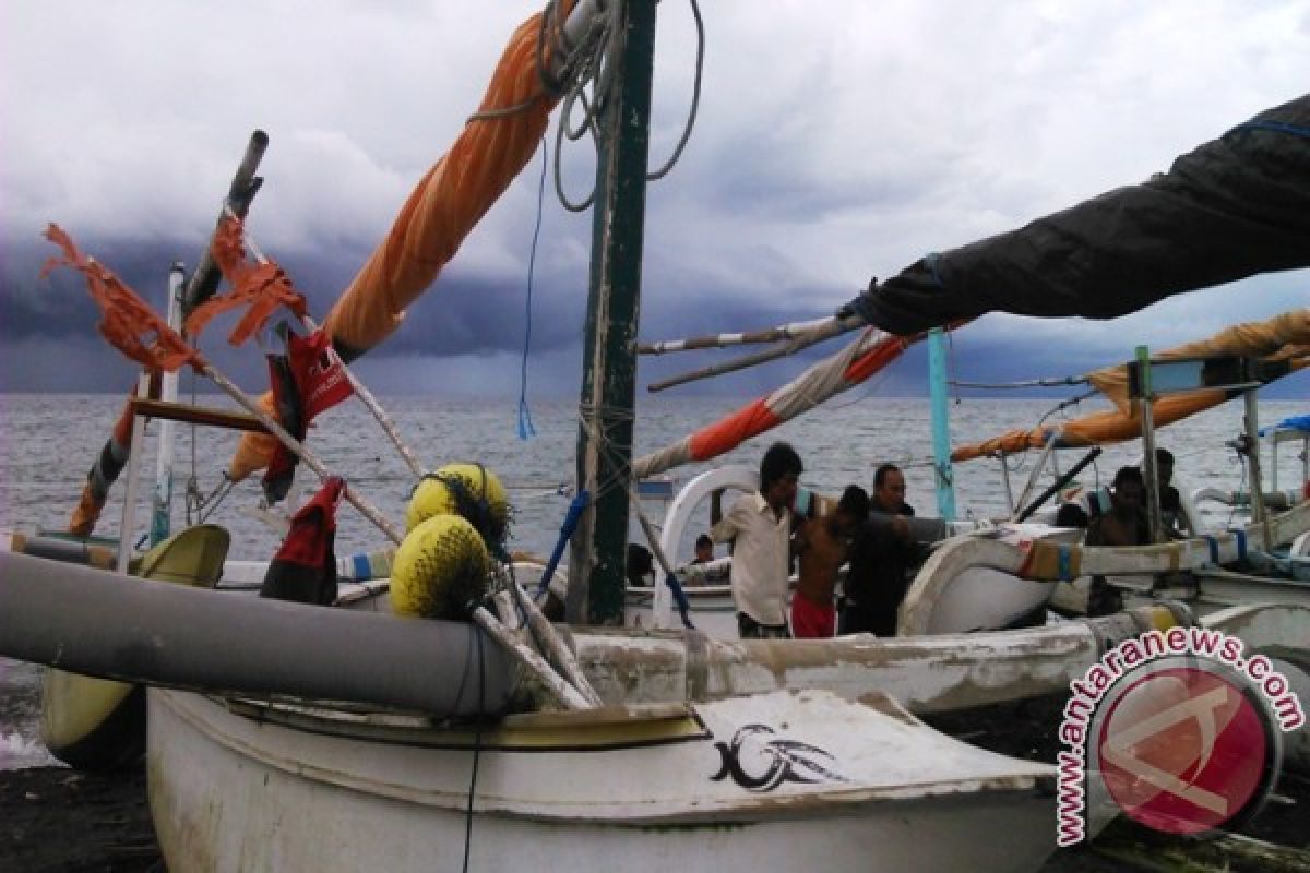 Cuaca Buruk, Nelayan Ampenan Enggan Melaut