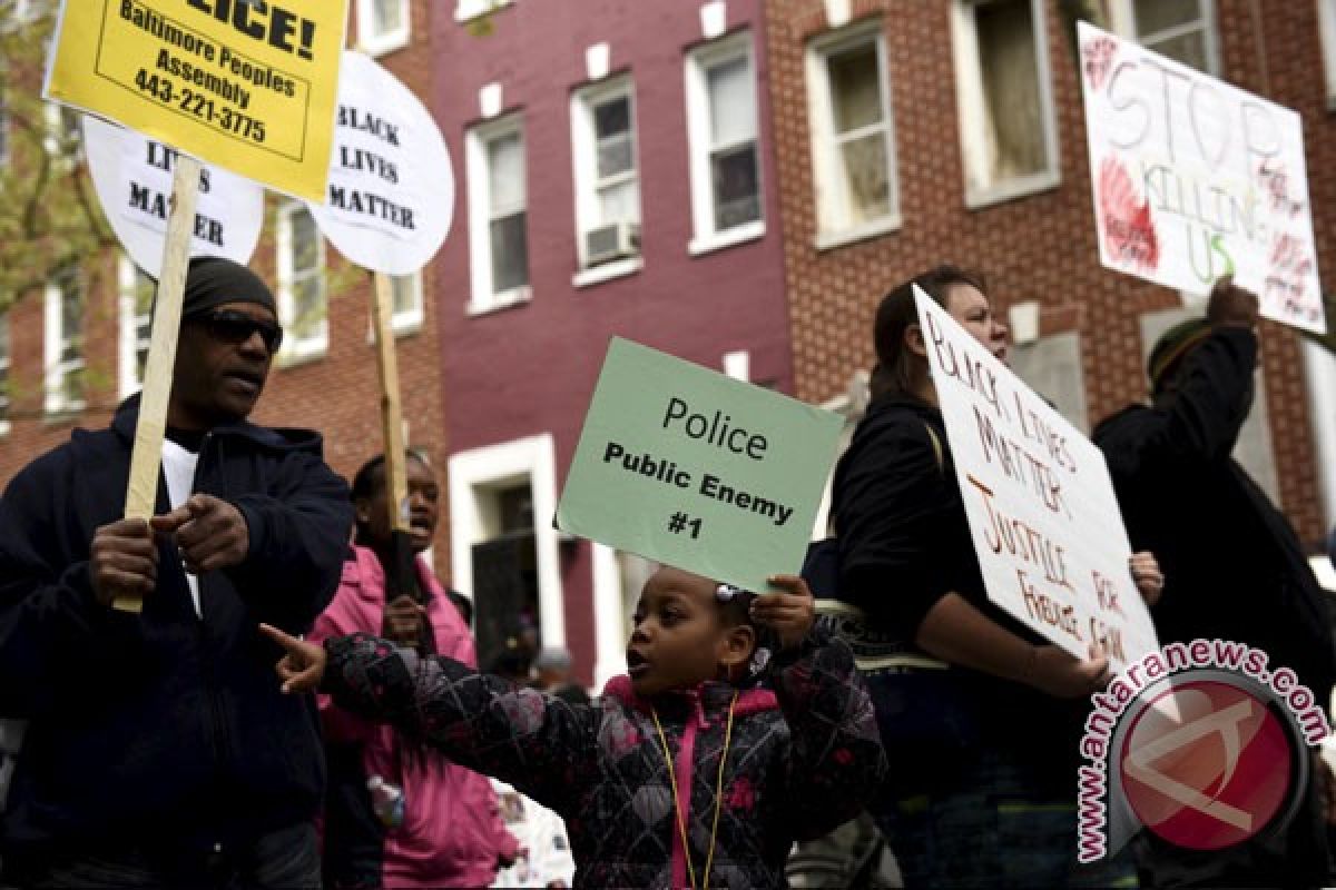 Enam polisi Baltimore dituntut dalam kematian Freddie Gray