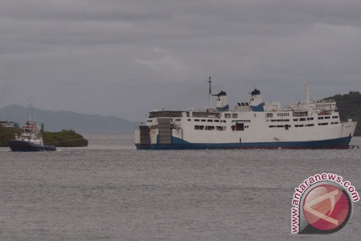 Kapal feri terapung 10 jam di laut, satu penumpang meninggal