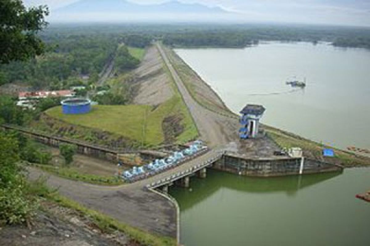 Dewan minta pemkab bangun waduk atasi banjir