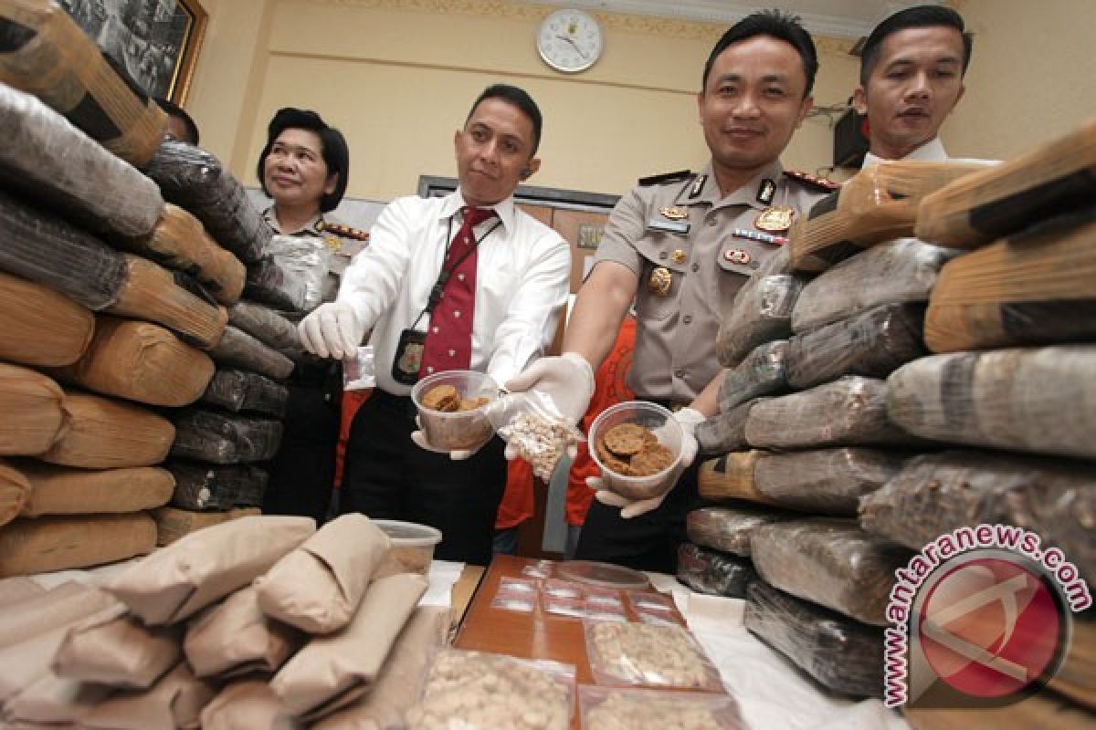 Polres Metro Jakarta Selatan ungkap kue kering campur ganja